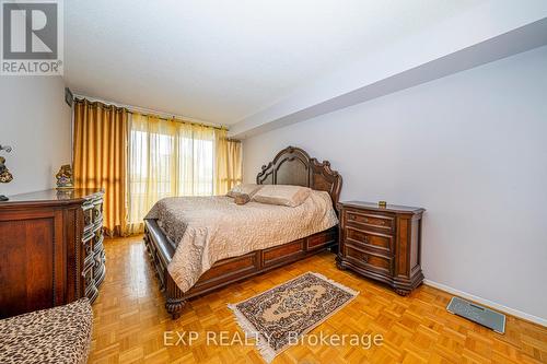 521 - 32 Clarissa Drive, Richmond Hill, ON - Indoor Photo Showing Bedroom