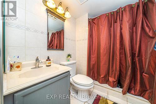 521 - 32 Clarissa Drive, Richmond Hill, ON - Indoor Photo Showing Bathroom