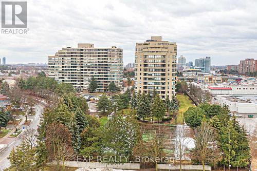 521 - 32 Clarissa Drive, Richmond Hill, ON - Outdoor With View