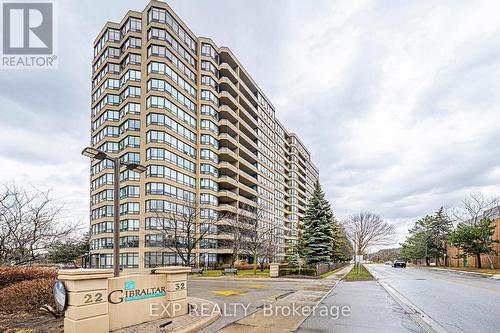 521 - 32 Clarissa Drive, Richmond Hill, ON - Outdoor With Facade