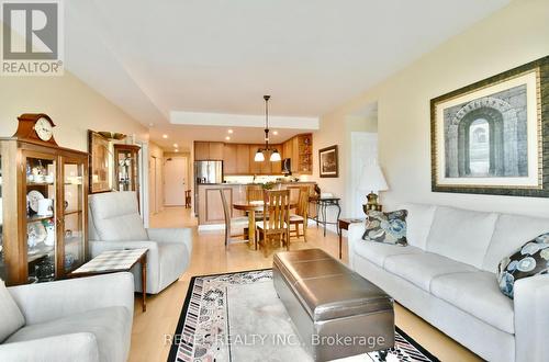 709 - 6 Toronto Street, Barrie, ON - Indoor Photo Showing Living Room