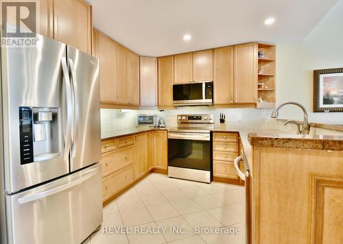 709 - 6 Toronto Street, Barrie, ON - Indoor Photo Showing Kitchen