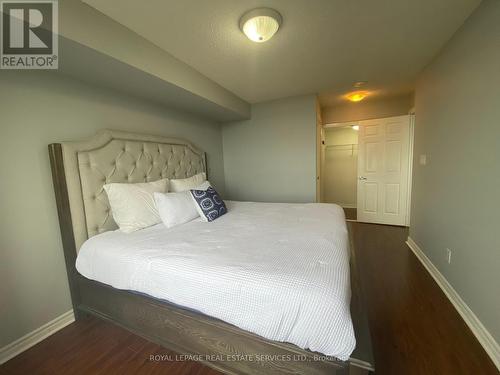 2211 - 3880 Duke Of York Boulevard, Mississauga, ON - Indoor Photo Showing Bedroom