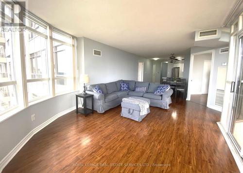 2211 - 3880 Duke Of York Boulevard, Mississauga, ON - Indoor Photo Showing Living Room