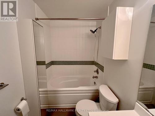 2323 - 165 Legion Road N, Toronto, ON - Indoor Photo Showing Bathroom