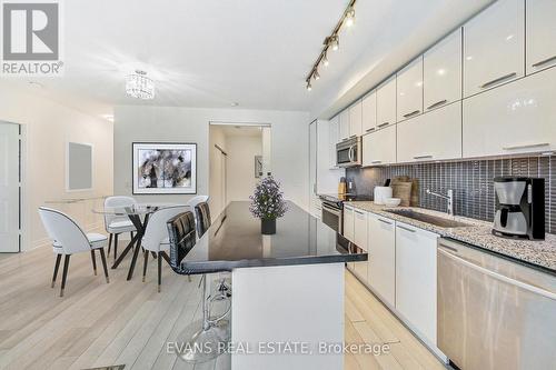 324 - 80 Marine Parade Drive, Toronto (Mimico), ON - Indoor Photo Showing Kitchen