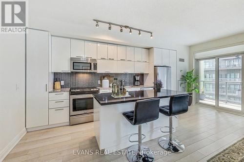 324 - 80 Marine Parade Drive, Toronto (Mimico), ON - Indoor Photo Showing Kitchen With Upgraded Kitchen