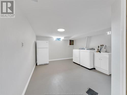1672 Greenview, Windsor, ON - Indoor Photo Showing Laundry Room