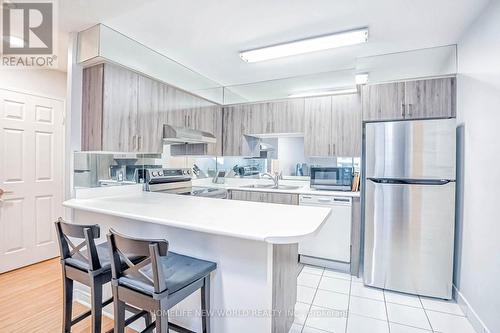 1211 - 256 Doris Avenue, Toronto, ON - Indoor Photo Showing Kitchen