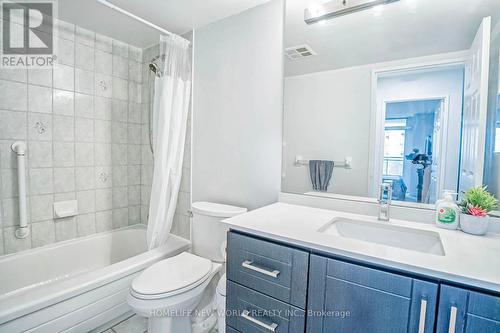 1211 - 256 Doris Avenue, Toronto, ON - Indoor Photo Showing Bathroom