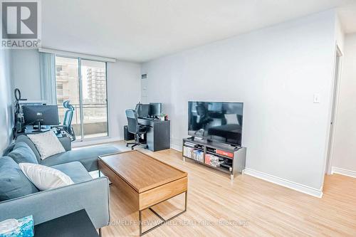 1211 - 256 Doris Avenue, Toronto, ON - Indoor Photo Showing Living Room