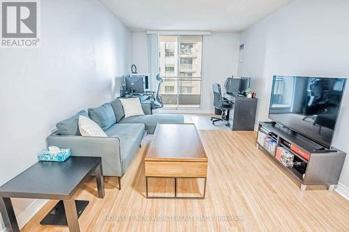 1211 - 256 Doris Avenue, Toronto, ON - Indoor Photo Showing Living Room