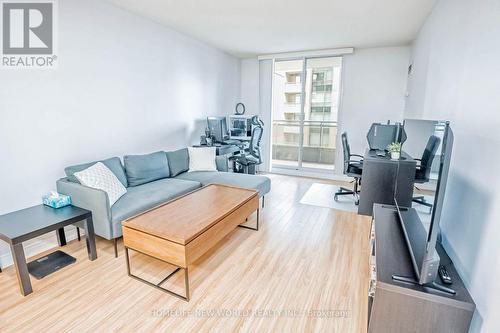 1211 - 256 Doris Avenue, Toronto, ON - Indoor Photo Showing Living Room