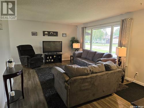 216 Cross Street, Outlook, SK - Indoor Photo Showing Living Room