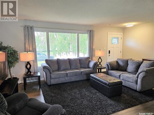 216 Cross Street, Outlook, SK - Indoor Photo Showing Living Room