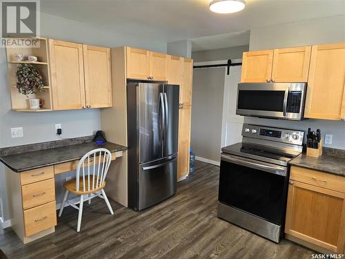 216 Cross Street, Outlook, SK - Indoor Photo Showing Kitchen