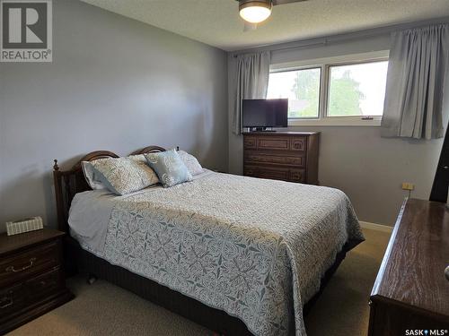 216 Cross Street, Outlook, SK - Indoor Photo Showing Bedroom