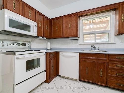 146 Upper Canada Dr, Toronto, ON - Indoor Photo Showing Kitchen With Double Sink