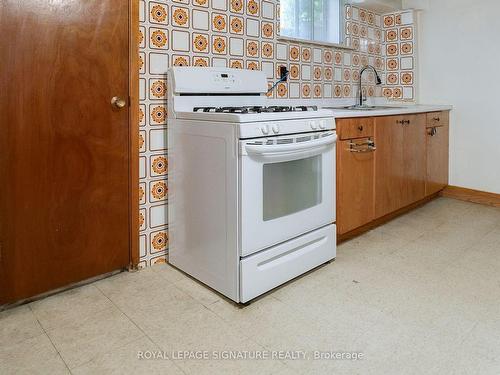 146 Upper Canada Dr, Toronto, ON - Indoor Photo Showing Kitchen