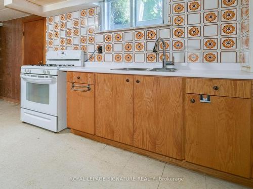 146 Upper Canada Dr, Toronto, ON - Indoor Photo Showing Kitchen