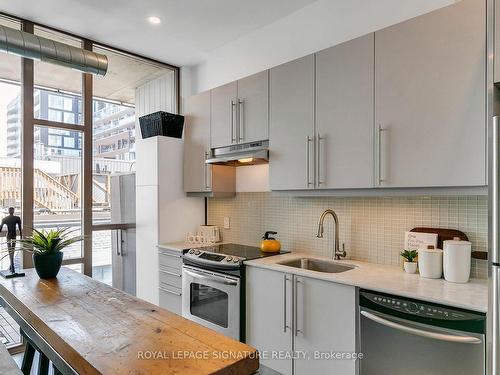 311-625 Queen St, Toronto, ON - Indoor Photo Showing Kitchen With Upgraded Kitchen