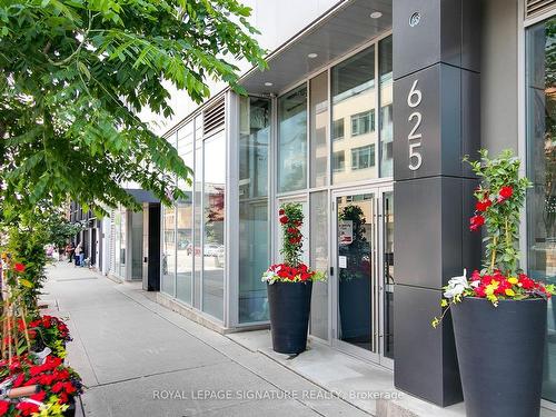 311-625 Queen St, Toronto, ON - Outdoor