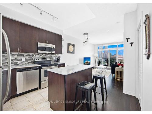 1603-223 Webb Dr, Mississauga, ON - Indoor Photo Showing Kitchen With Upgraded Kitchen