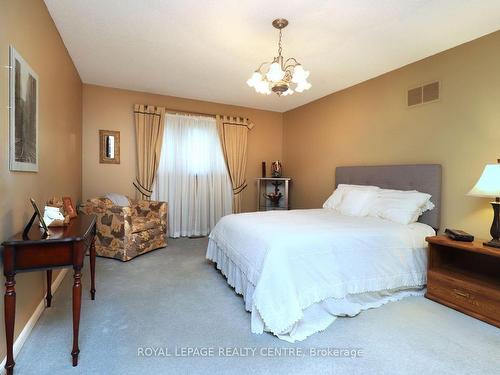 4184 Tall Pine Crt, Mississauga, ON - Indoor Photo Showing Bedroom