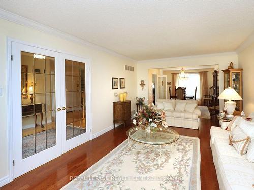 4184 Tall Pine Crt, Mississauga, ON - Indoor Photo Showing Living Room