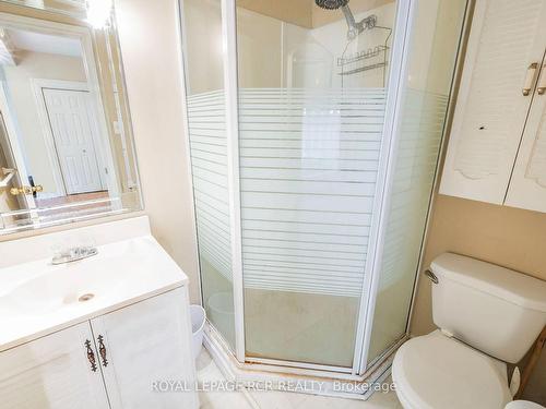 7 Gifford St, Orangeville, ON - Indoor Photo Showing Bathroom