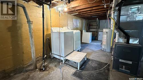 1554 Montague Street, Regina, SK - Indoor Photo Showing Laundry Room