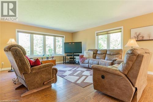 98 Birch Street, South Bruce Peninsula, ON - Indoor Photo Showing Living Room