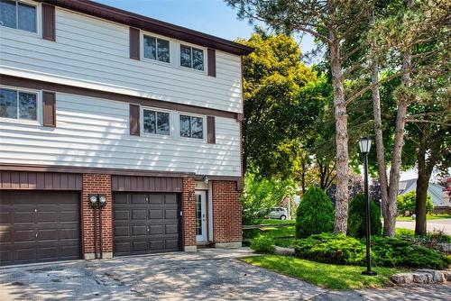 2 Briar Lane, Dundas, ON - Outdoor