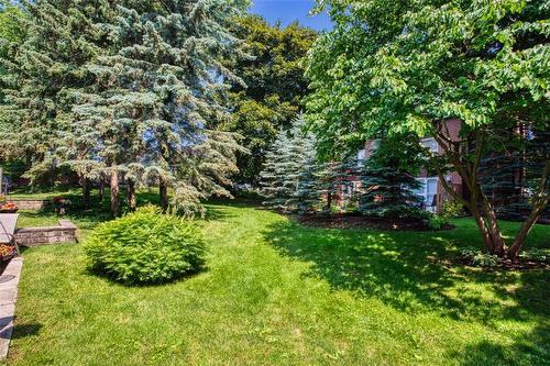 2 Briar Lane, Dundas, ON - Outdoor