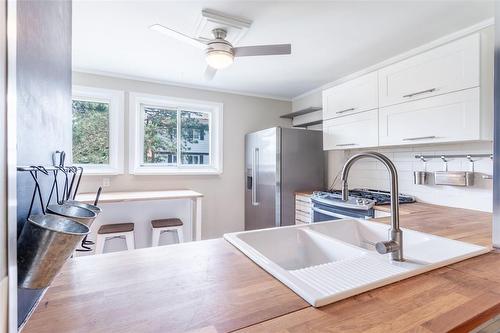 2 Briar Lane, Dundas, ON - Indoor Photo Showing Kitchen With Double Sink