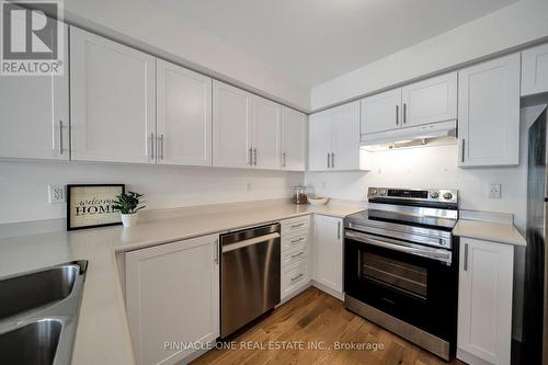 257 Lord Elgin Lane, Clarington, ON - Indoor Photo Showing Kitchen