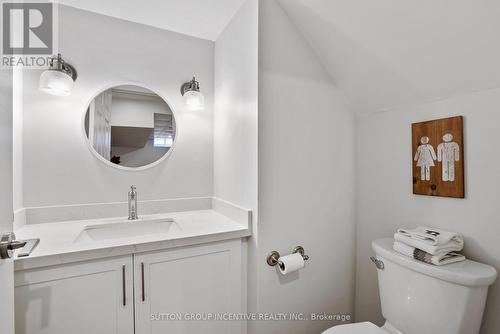 126 Tunbridge Road, Barrie, ON - Indoor Photo Showing Bathroom