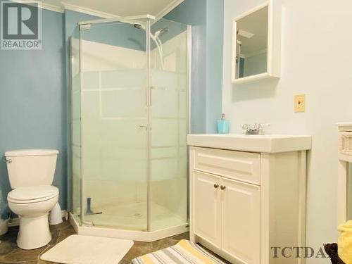 43 Radisson Cres, Kapuskasing, ON - Indoor Photo Showing Bathroom