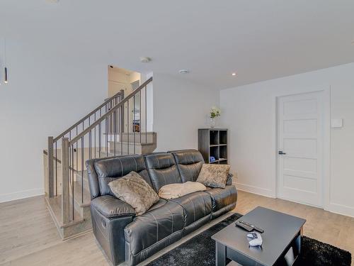 Family room - 101 Rue Georges-Estu, Lavaltrie, QC - Indoor Photo Showing Living Room