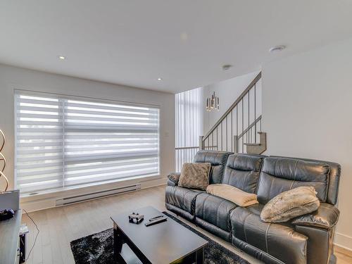 Family room - 101 Rue Georges-Estu, Lavaltrie, QC - Indoor Photo Showing Living Room