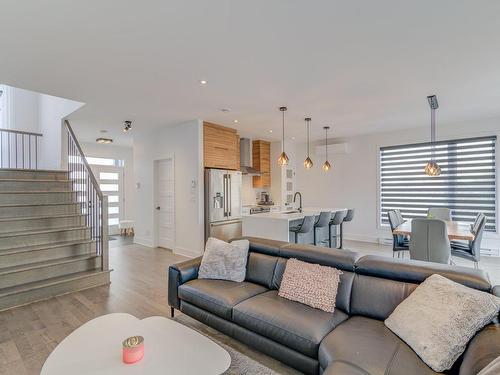 Vue d'ensemble - 101 Rue Georges-Estu, Lavaltrie, QC - Indoor Photo Showing Living Room