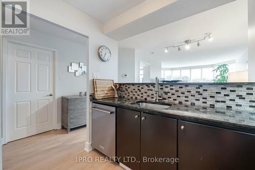 207 - 2285 Lake Shore Boulevard W, Toronto, ON - Indoor Photo Showing Kitchen