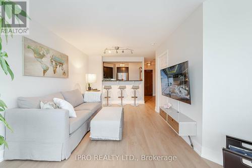 207 - 2285 Lake Shore Boulevard W, Toronto, ON - Indoor Photo Showing Living Room