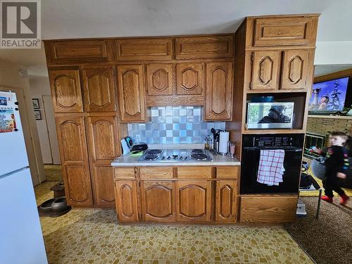 700 12Th  S Avenue, Cranbrook, BC - Indoor Photo Showing Kitchen