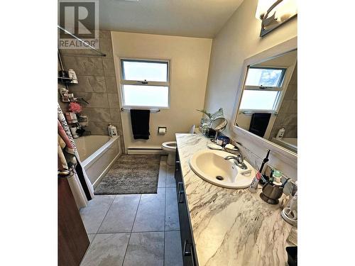 700 12Th  S Avenue, Cranbrook, BC - Indoor Photo Showing Bathroom