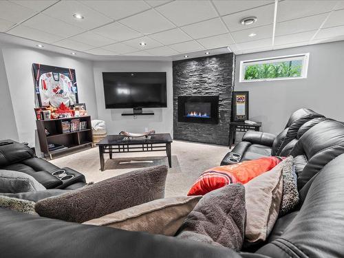 116 Bridgetown Drive, Winnipeg, MB - Indoor Photo Showing Living Room With Fireplace