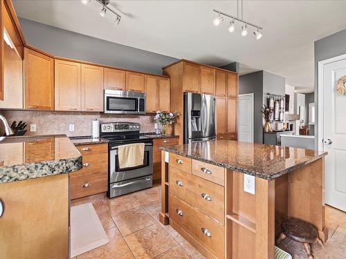 116 Bridgetown Drive, Winnipeg, MB - Indoor Photo Showing Kitchen With Stainless Steel Kitchen