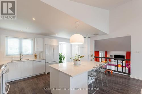 669 Upper Queen Street, London, ON - Indoor Photo Showing Kitchen With Upgraded Kitchen