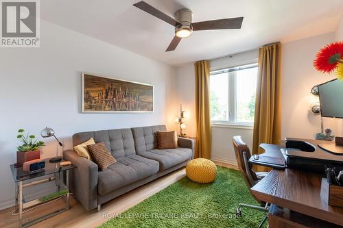 669 Upper Queen Street, London, ON - Indoor Photo Showing Living Room