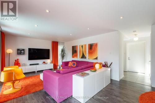 669 Upper Queen Street, London, ON - Indoor Photo Showing Living Room